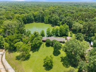 115 W Lake Drive, Clinton, MS 39056