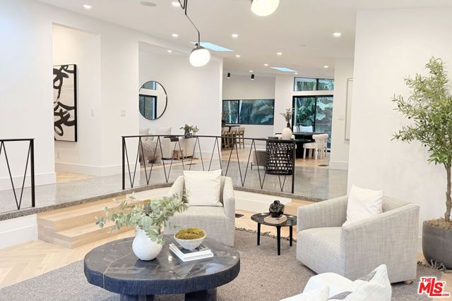 1541 Rising Glen Road, Los Angeles, CA 90069