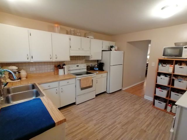 2217 W NICHOLS Drive D, Arlington Heights, IL 60004