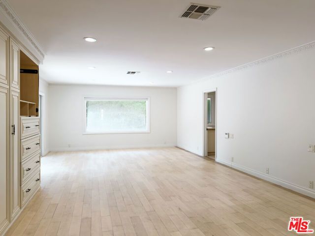 1094 Garden Lane, Beverly Hills, CA 90210