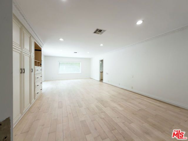 1094 Garden Lane, Beverly Hills, CA 90210