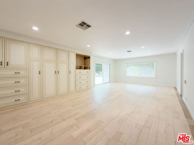 1094 Garden Lane, Beverly Hills, CA 90210
