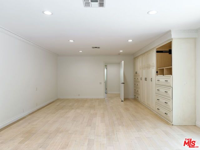 1094 Garden Lane, Beverly Hills, CA 90210