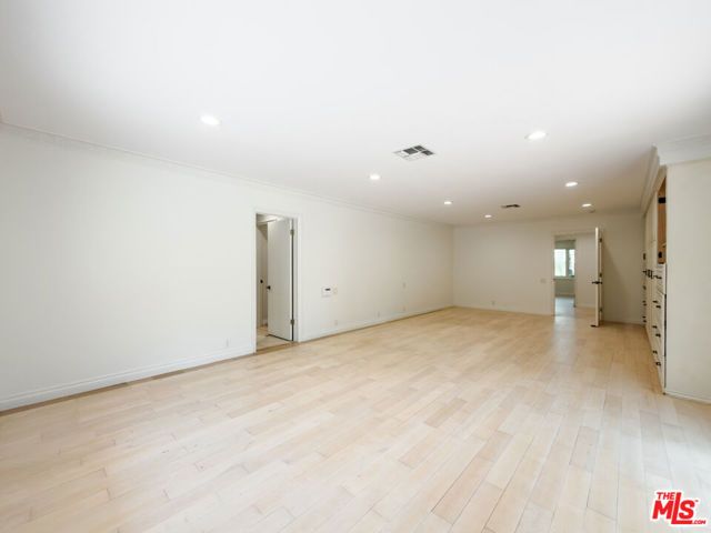 1094 Garden Lane, Beverly Hills, CA 90210