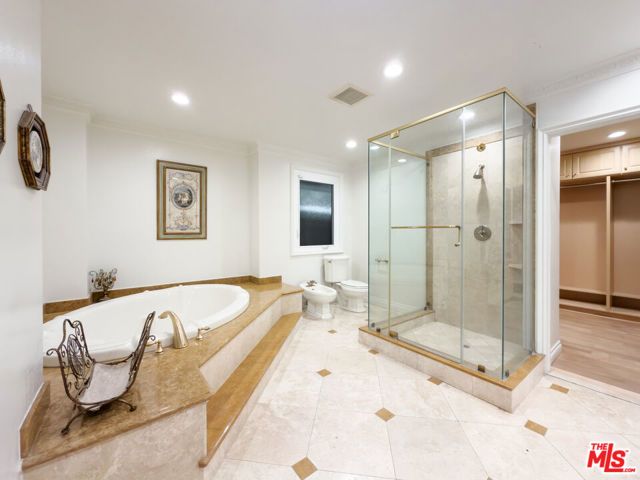 1094 Garden Lane, Beverly Hills, CA 90210