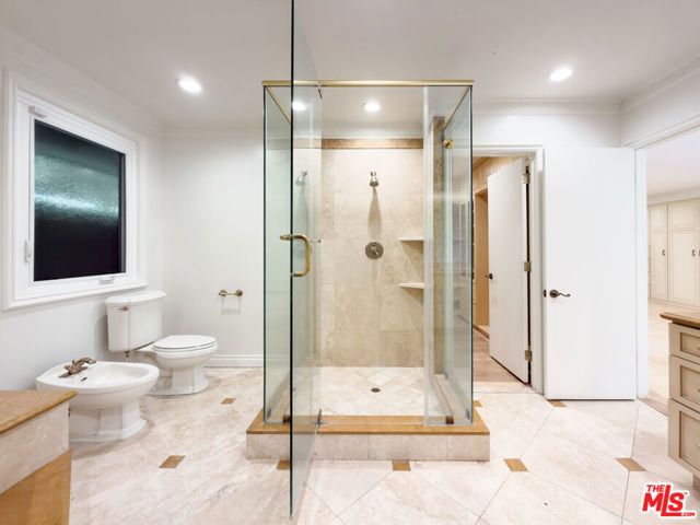 1094 Garden Lane, Beverly Hills, CA 90210