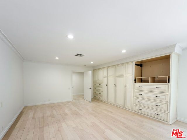 1094 Garden Lane, Beverly Hills, CA 90210