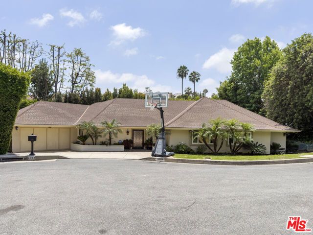 1094 Garden Lane, Beverly Hills, CA 90210