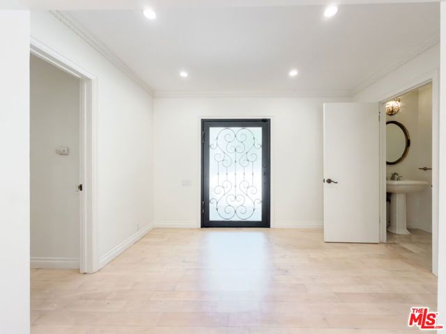 1094 Garden Lane, Beverly Hills, CA 90210