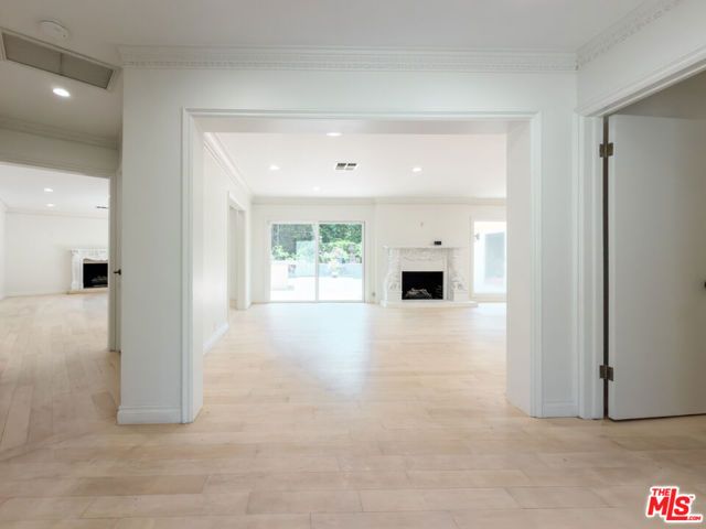 1094 Garden Lane, Beverly Hills, CA 90210