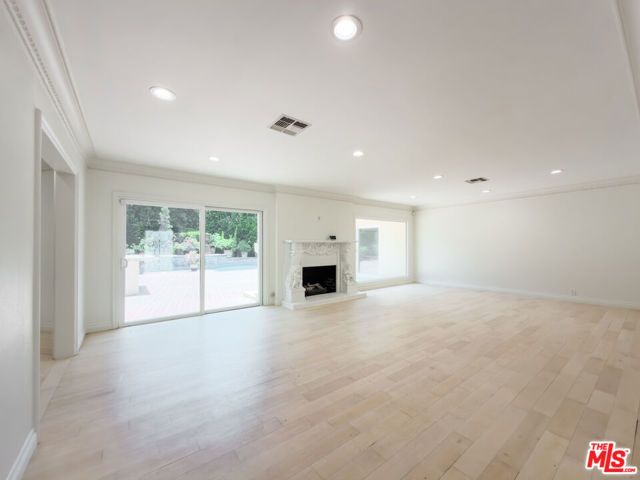 1094 Garden Lane, Beverly Hills, CA 90210