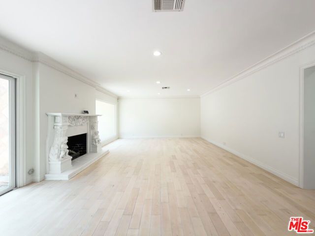 1094 Garden Lane, Beverly Hills, CA 90210