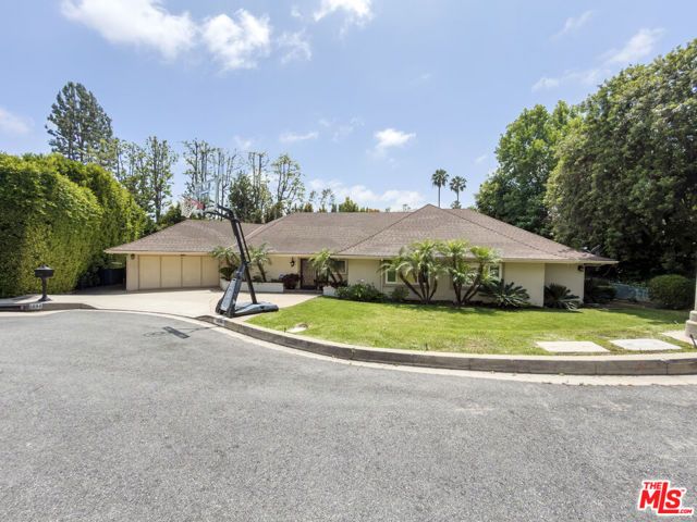 1094 Garden Lane, Beverly Hills, CA 90210