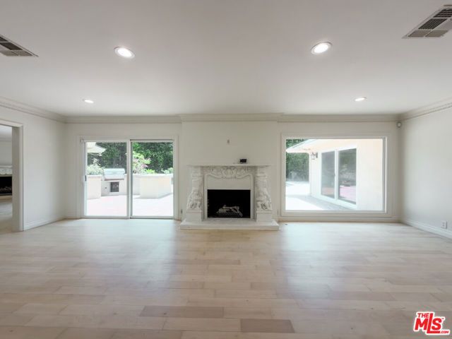 1094 Garden Lane, Beverly Hills, CA 90210