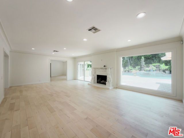 1094 Garden Lane, Beverly Hills, CA 90210