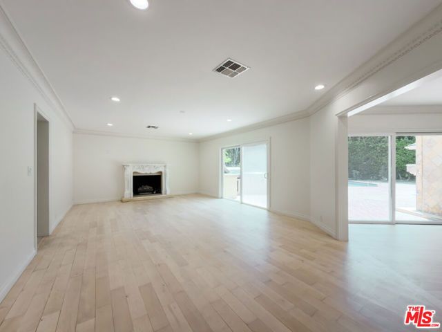 1094 Garden Lane, Beverly Hills, CA 90210