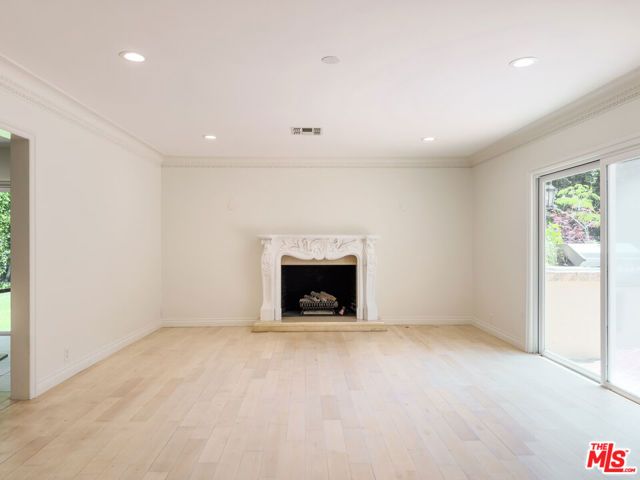 1094 Garden Lane, Beverly Hills, CA 90210