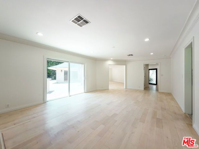 1094 Garden Lane, Beverly Hills, CA 90210