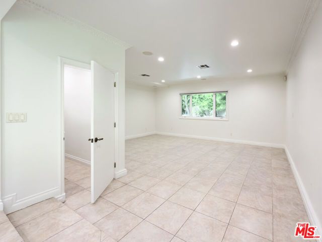 1094 Garden Lane, Beverly Hills, CA 90210