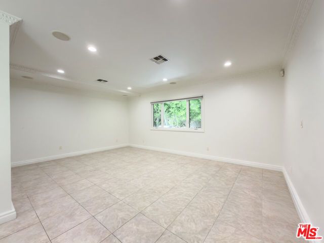 1094 Garden Lane, Beverly Hills, CA 90210