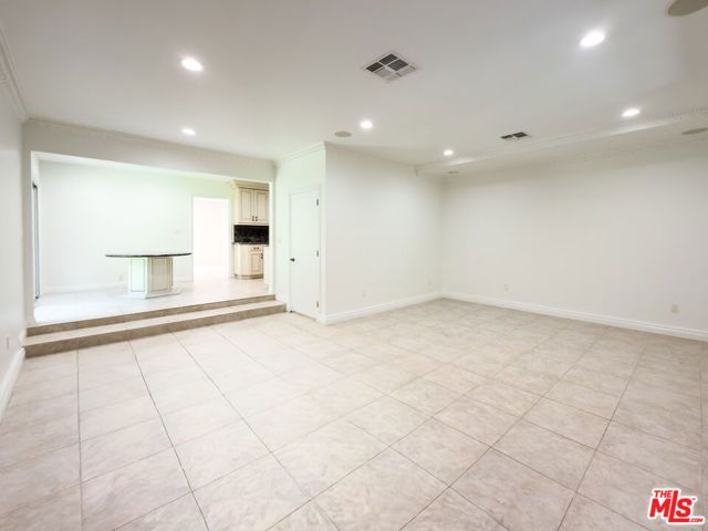1094 Garden Lane, Beverly Hills, CA 90210
