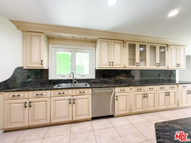 1094 Garden Lane, Beverly Hills, CA 90210