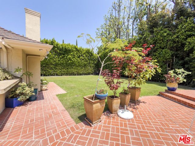 1094 Garden Lane, Beverly Hills, CA 90210