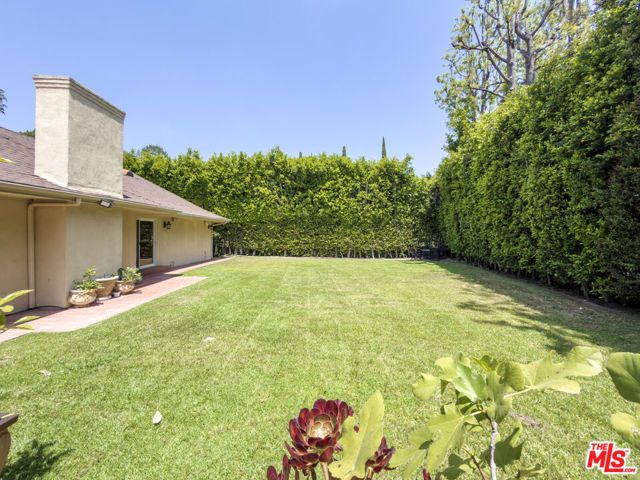 1094 Garden Lane, Beverly Hills, CA 90210