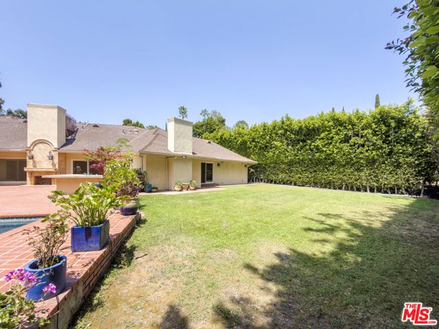 1094 Garden Lane, Beverly Hills, CA 90210