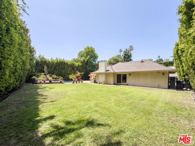 1094 Garden Lane, Beverly Hills, CA 90210