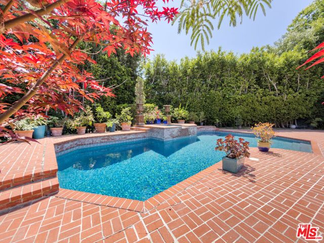 1094 Garden Lane, Beverly Hills, CA 90210