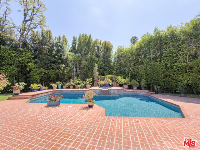 1094 Garden Lane, Beverly Hills, CA 90210