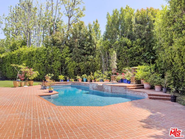 1094 Garden Lane, Beverly Hills, CA 90210