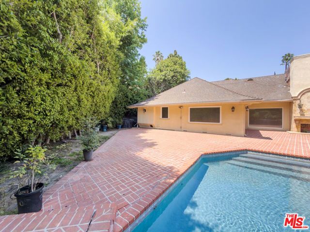 1094 Garden Lane, Beverly Hills, CA 90210
