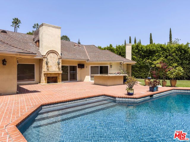 1094 Garden Lane, Beverly Hills, CA 90210