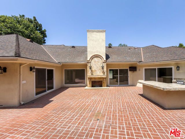 1094 Garden Lane, Beverly Hills, CA 90210