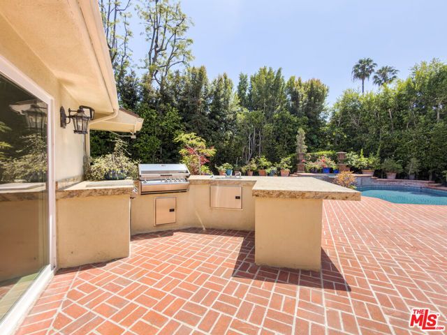1094 Garden Lane, Beverly Hills, CA 90210