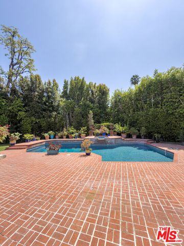 1094 Garden Lane, Beverly Hills, CA 90210