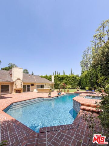 1094 Garden Lane, Beverly Hills, CA 90210
