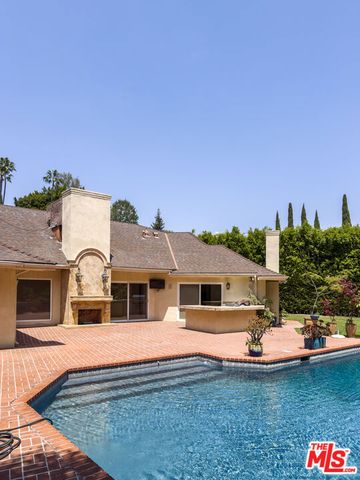 1094 Garden Lane, Beverly Hills, CA 90210
