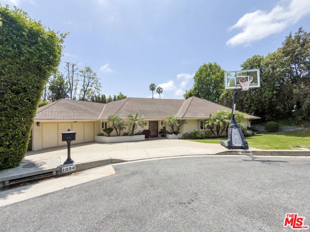 1094 Garden Lane, Beverly Hills, CA 90210