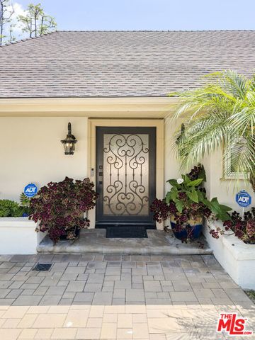 1094 Garden Lane, Beverly Hills, CA 90210