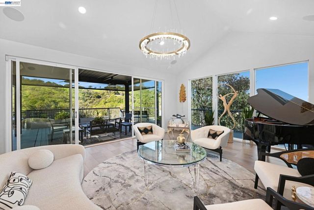 166 Castle Crest Rd, Alamo, CA 94507