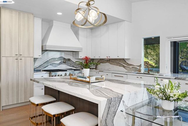 166 Castle Crest Rd, Alamo, CA 94507