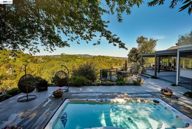 166 Castle Crest Rd, Alamo, CA 94507