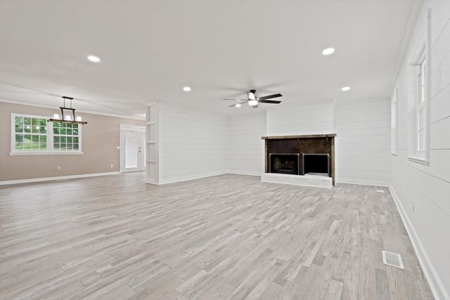 9422 E Brainerd Road, Chattanooga, TN 37421