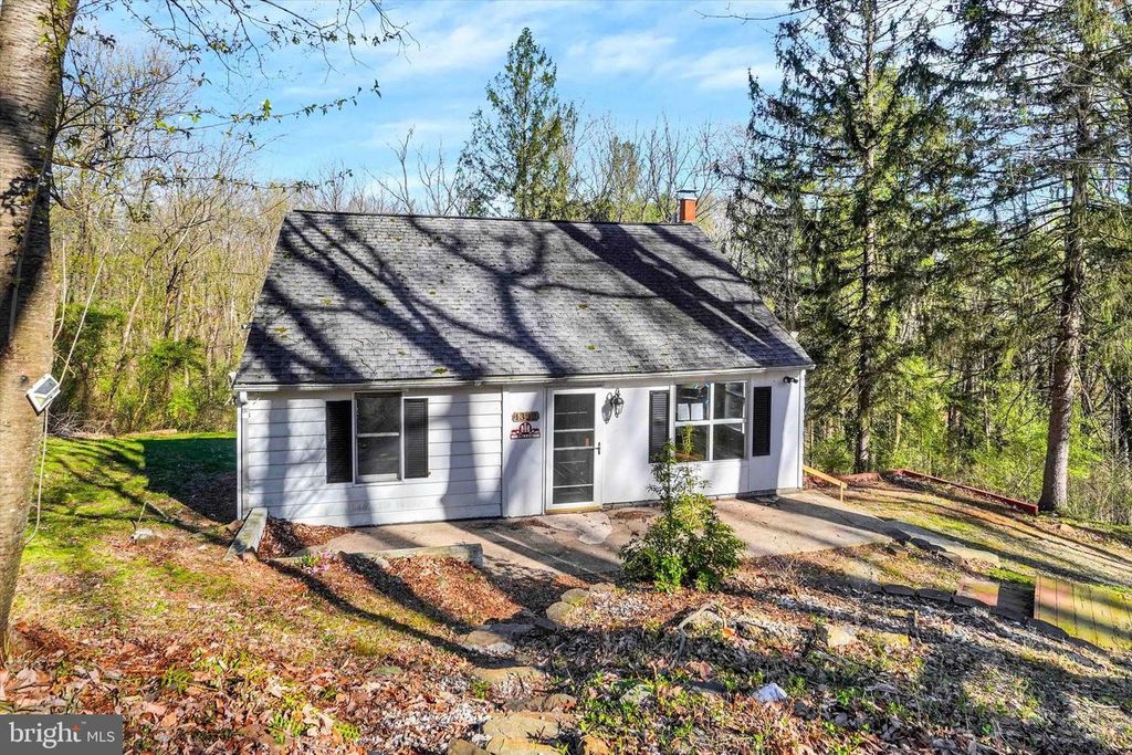 1322 GROVE LN, Seven Valleys, PA 17360