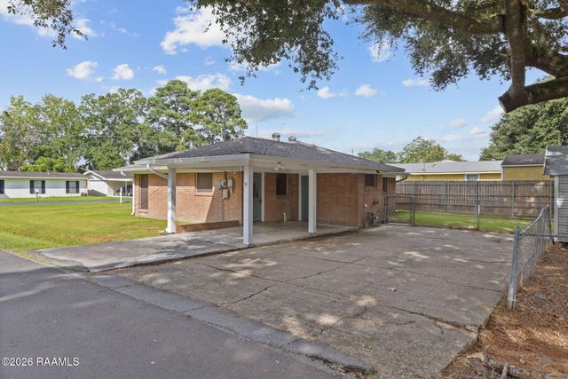 200 Belle Homme Drive, Lafayette, LA 70506