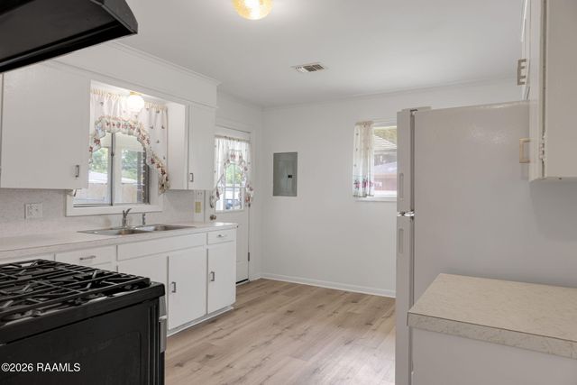 200 Belle Homme Drive, Lafayette, LA 70506