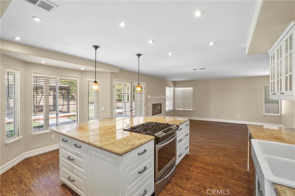Image 3 of property listing at 31752 Poole Court, Temecula, CA 92591